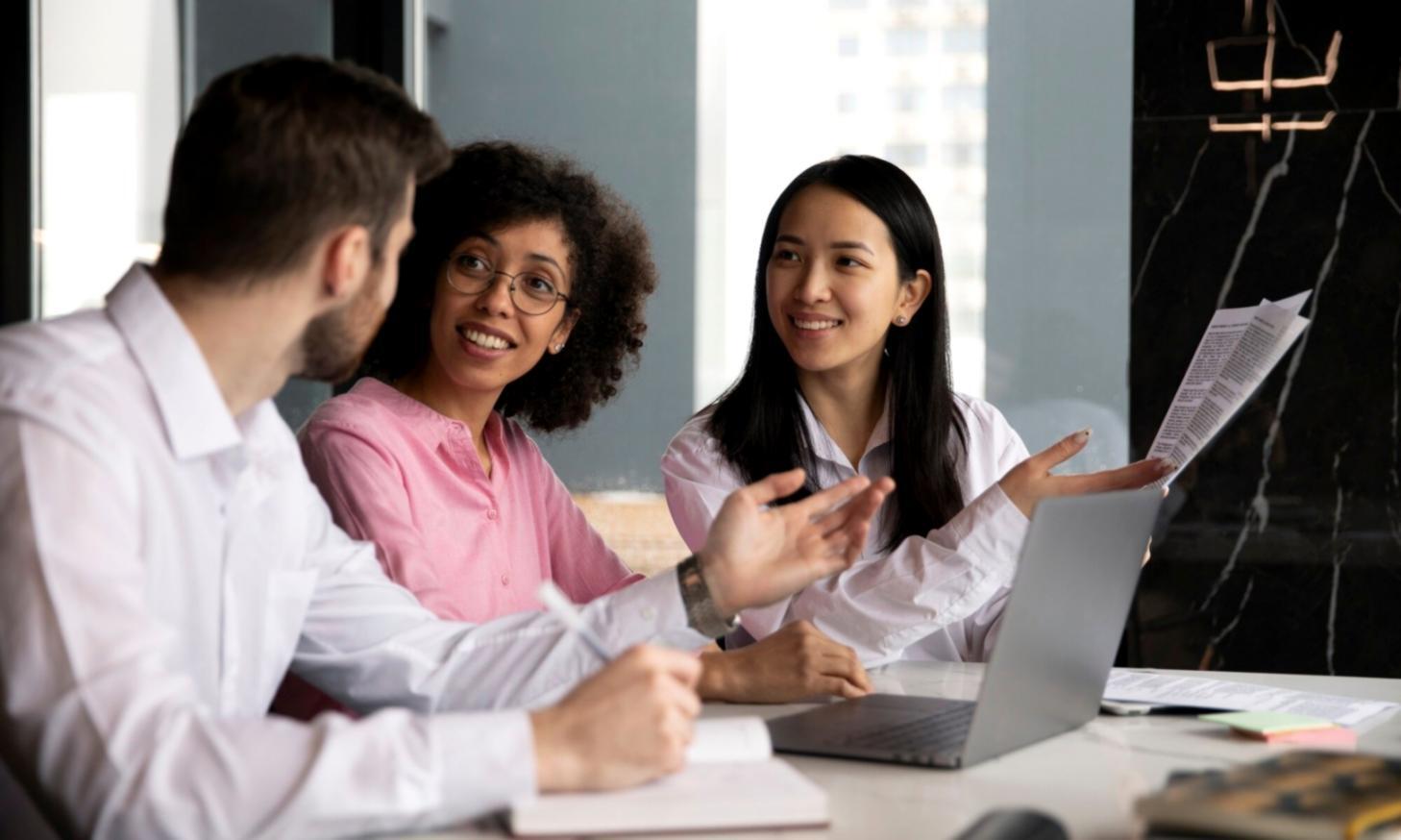 Strategische Planungssitzung mit Finanzmodellen